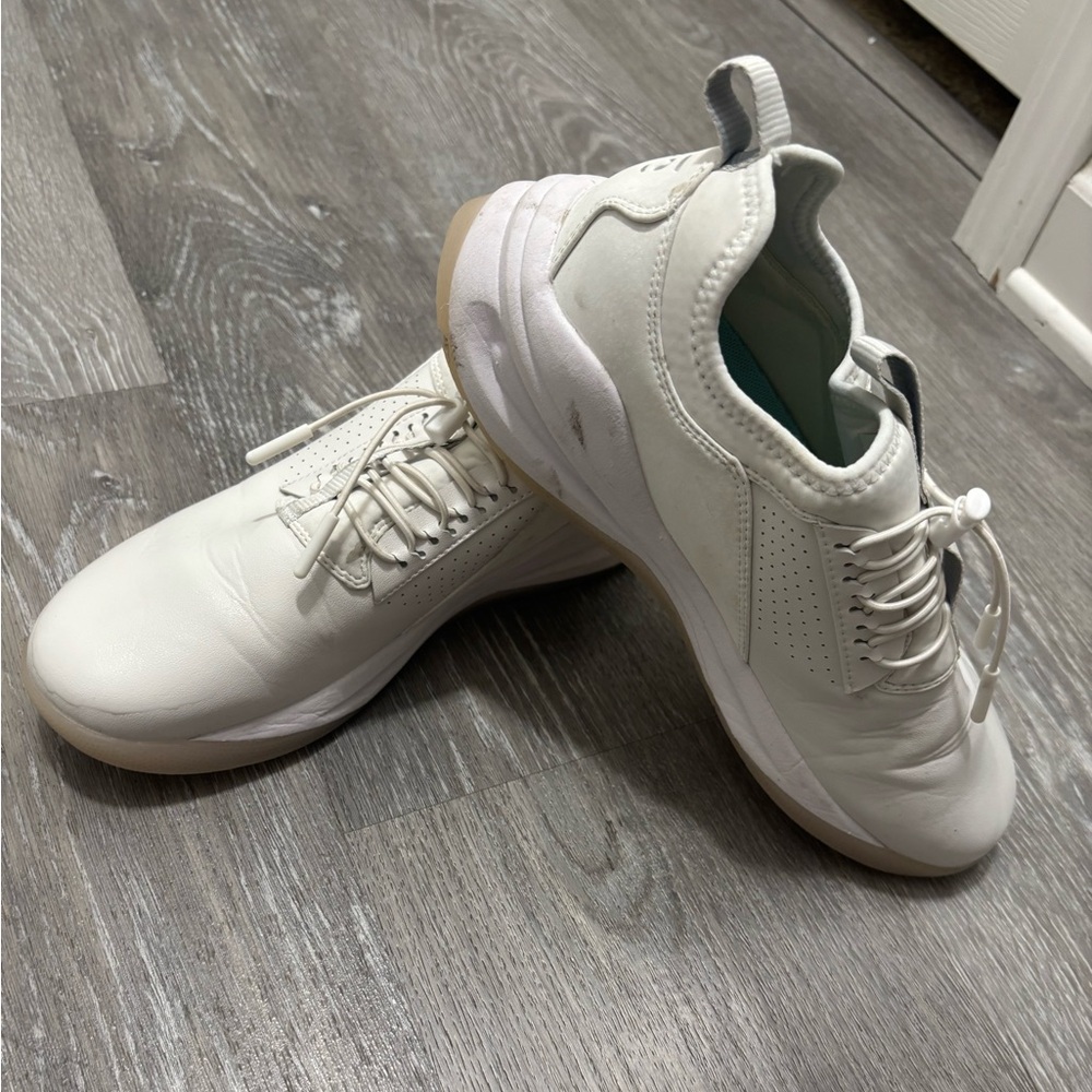 white washable nursing sneakers, comfortable and light, worn twice